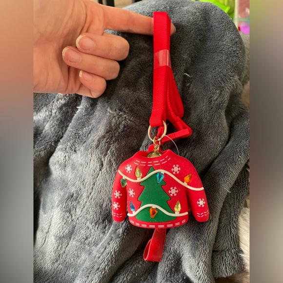 NWT Bath and Body Works Christmas Ugly Sweater Pocket Bac holder Lanyard/Clip - Picture 4 of 6